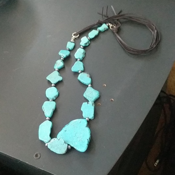 Beautiful Turquoise Color Howlite Necklace - Picture 2 of 5